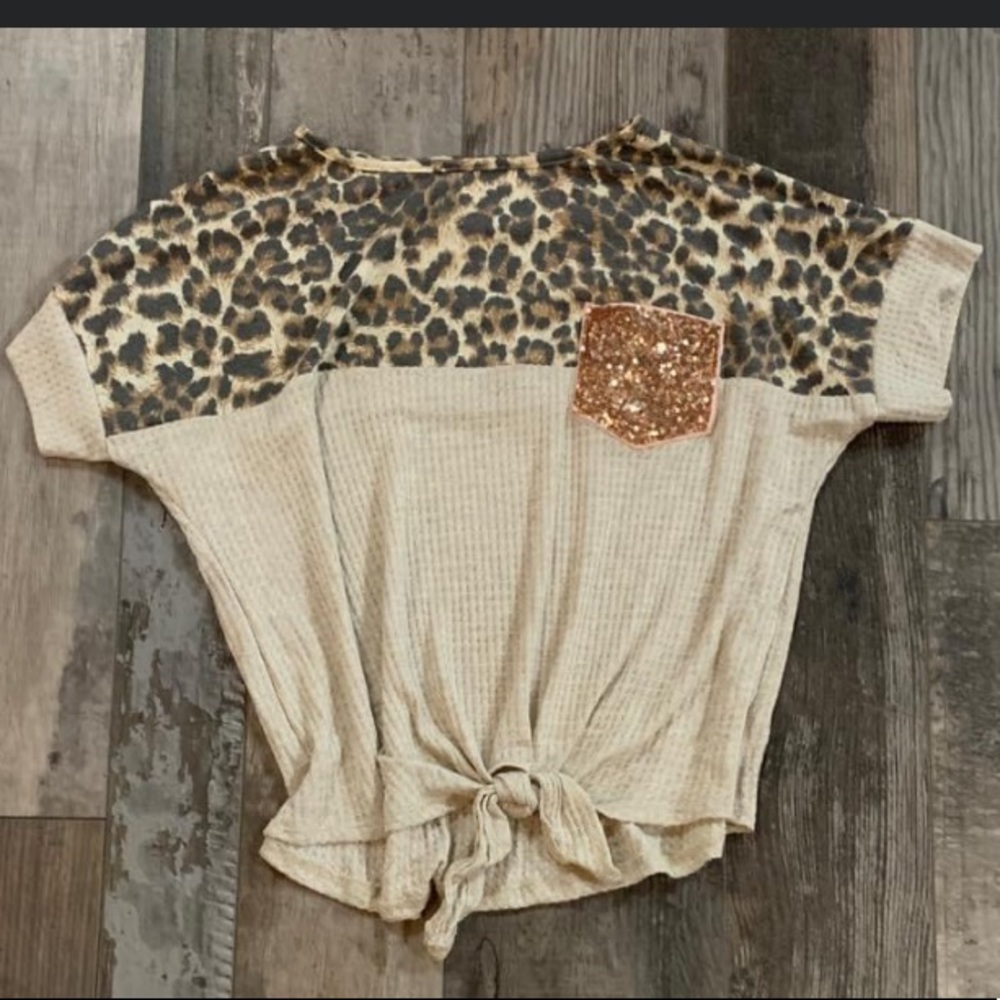 Tan leopard tee